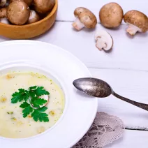 Juha od gljiva s estragonom i ganoderma