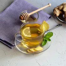 Čaj od moringe s medom i đumbirom