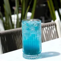 Hidratantni sportski napitak s plavom spirulinom