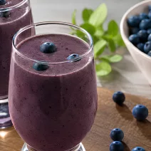 Umirujući smoothie s tulsijem i borovnicama