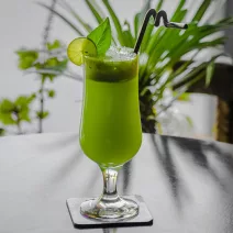 Bezalkoholni mojito od pšenične trave
