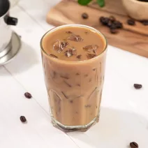 Kava s ledom i datuljama (bez dodanog šećera)